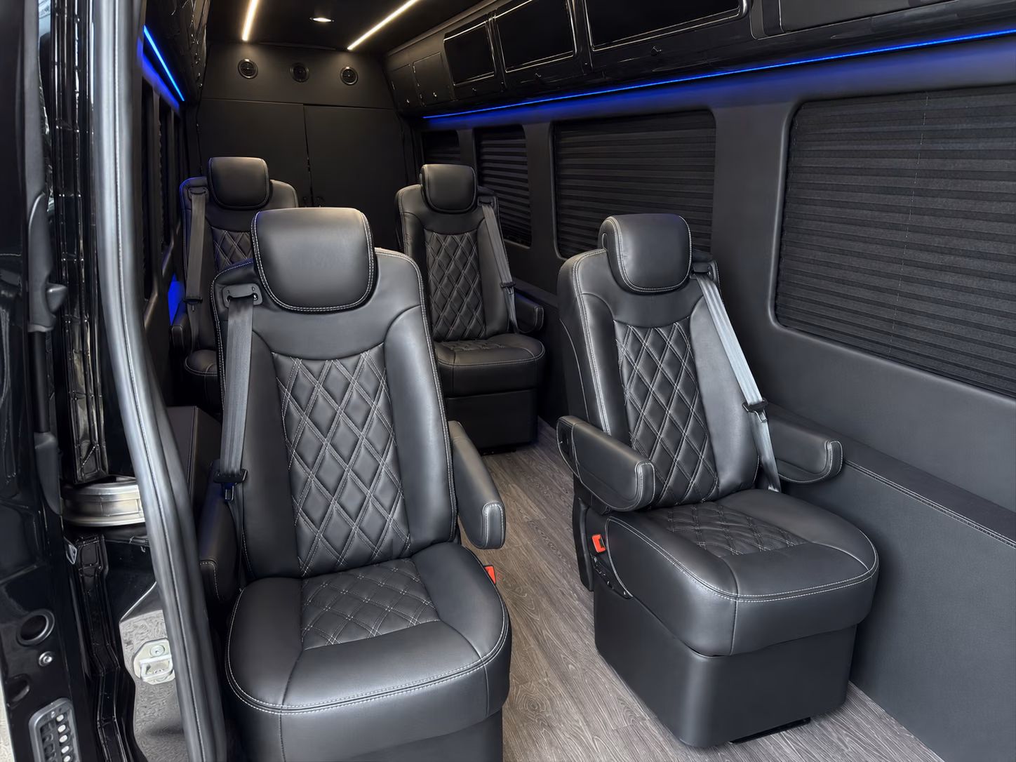 find the perfect transportation for your next airport transfer 3